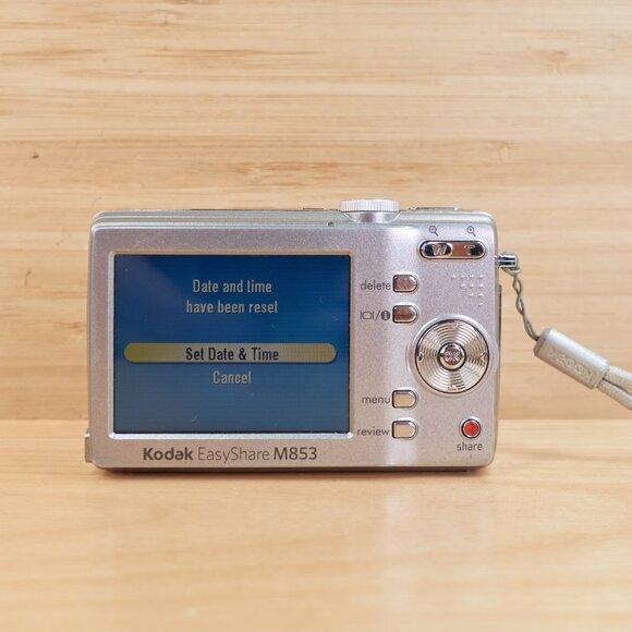 Kodak EasyShare M853 / 8.2MP Digital Camera / 3x Optical Zoom / Silver / Tested - Picture 5 of 8